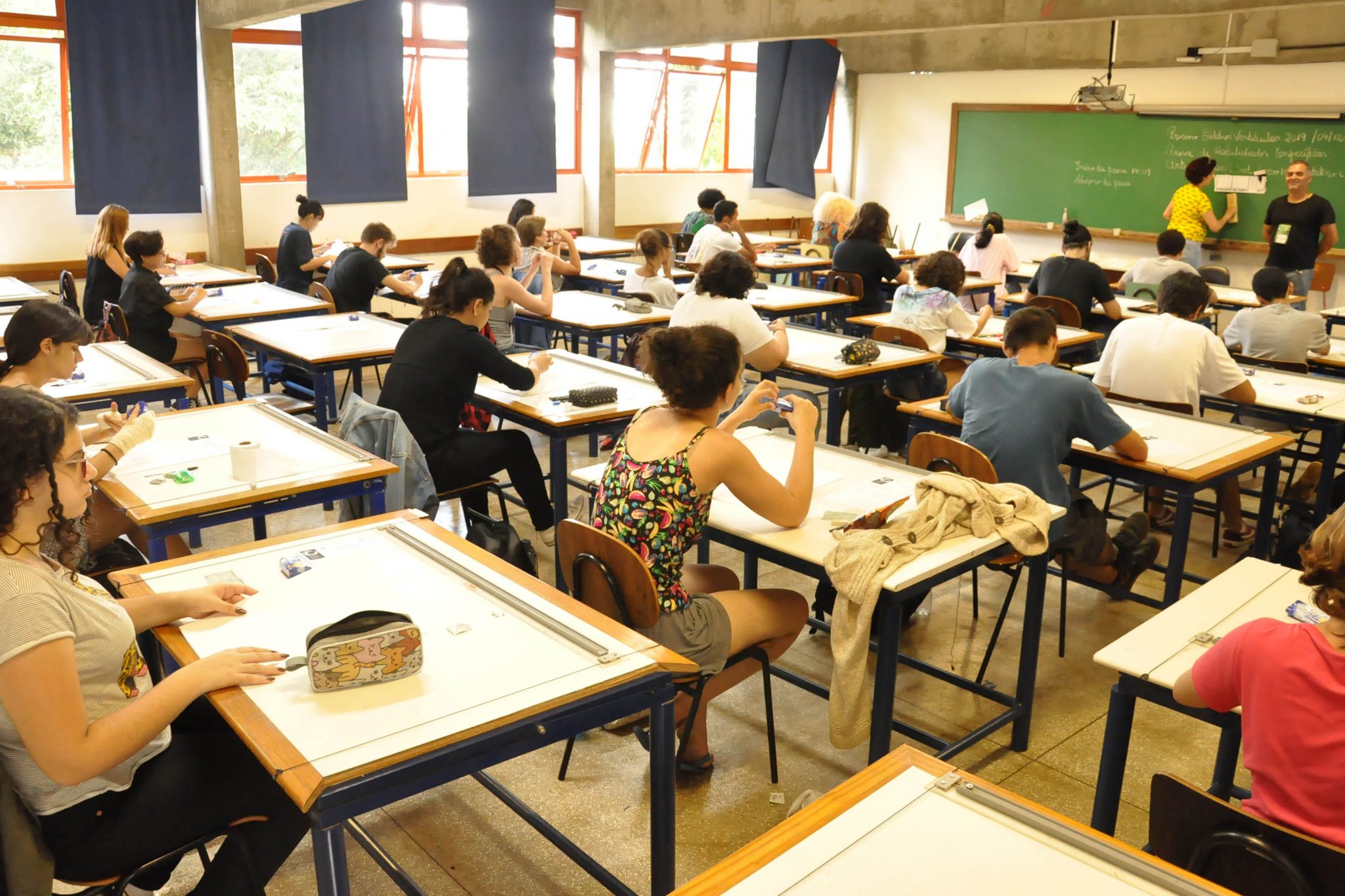 Resolução do CA nº 045/2022 define carga horária máxima para professores temporários