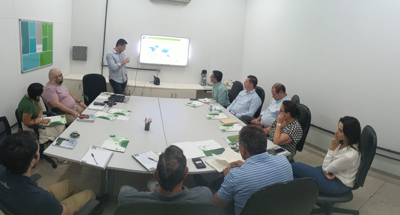 Executivos do Paraguai discutem agricultura biológica com startup da Aintec