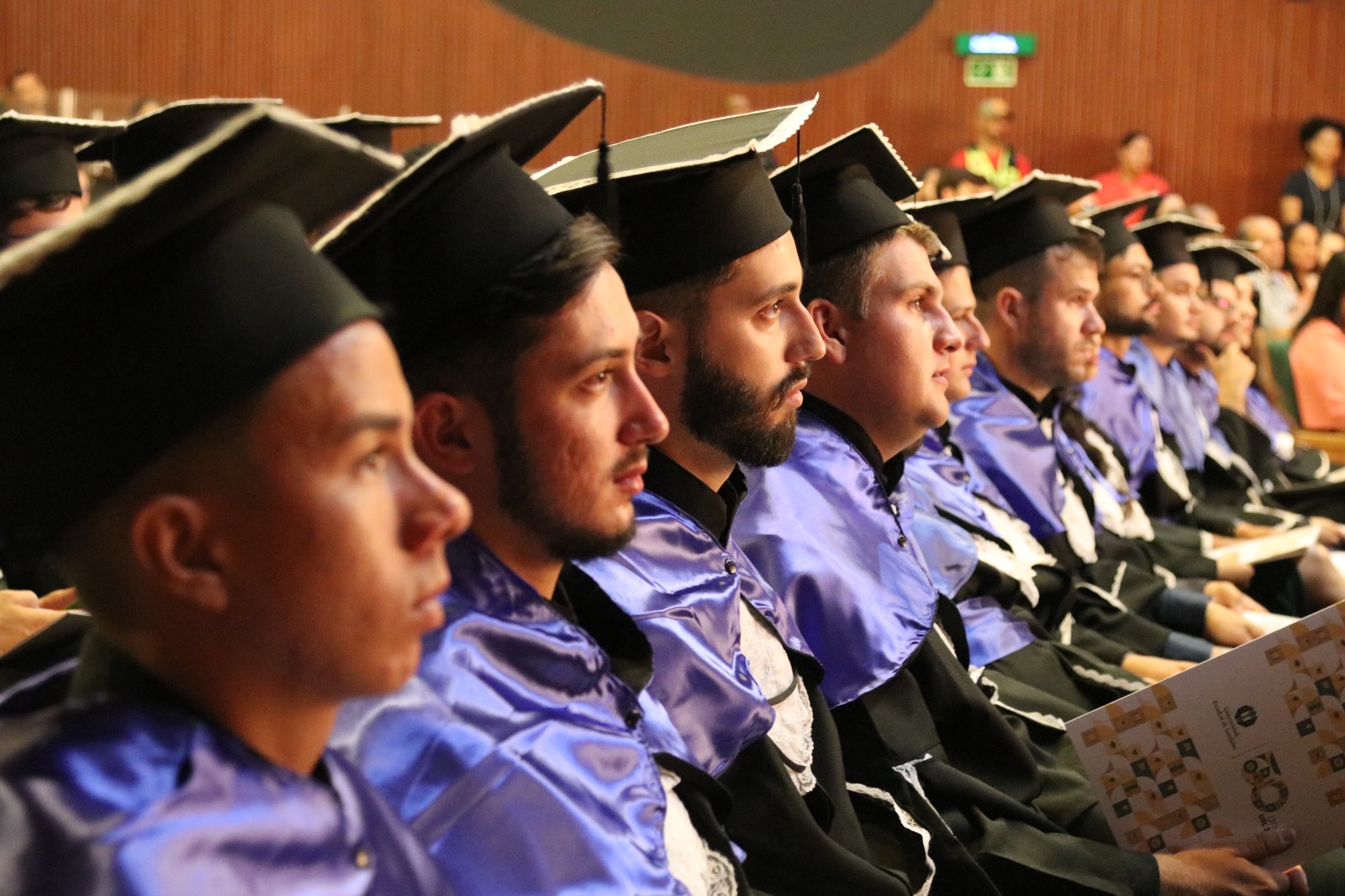 Universidade realiza cerimônias de colação de grau de 374 formandos