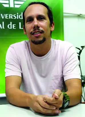 Professor Rafael Fagnani, sobre a quantidadede bactérias: “Cerca de 8% das amostras recebidas entre 2015 e 2020 não atenderam
esse parâmetro, mostrando contaminações
após o processo de pasteurização” (Foto: André Ridão)